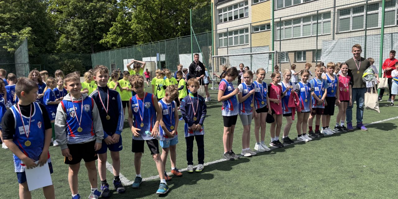 Turniej klas IV w „dwa ognie usportowione”.
