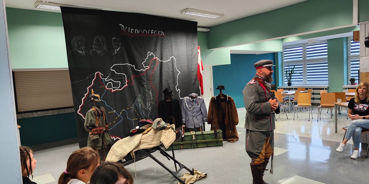 Żywa lekcja historii „Niepodległa”