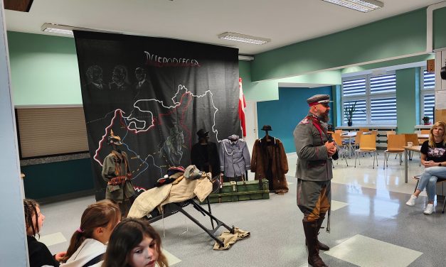 Żywa lekcja historii „Niepodległa”