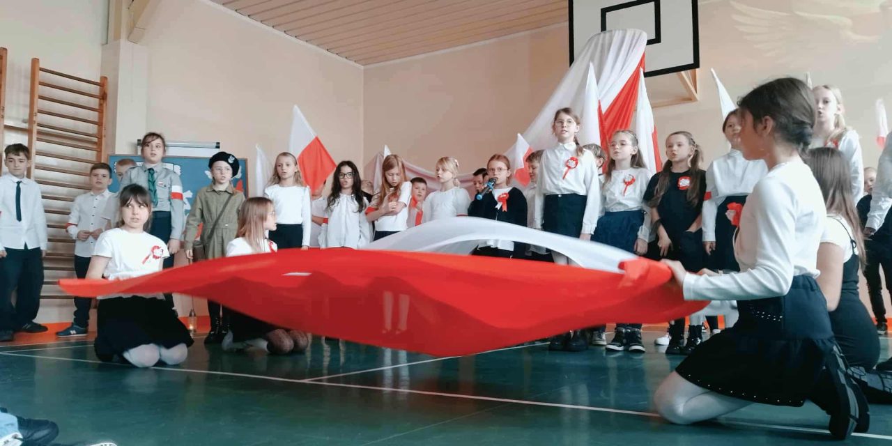 Uroczysty apel z okazji Narodowego Święta Niepodległości