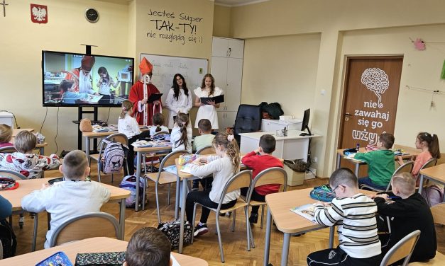 „Magia Mikołajek i Światełek – dzień pełen radości w naszej szkole!”