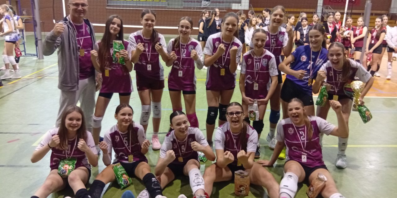 Mikołajkowe zwycięstwo w turnieju siatkarek SSP6 Września