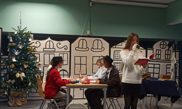 „Opowieść Wigilijna” w wykonaniu Szkolnego Samorządu Uczniowskiego